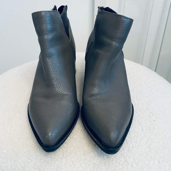 Vera Wang Gray and Black Bootie - Picture 2 of 5